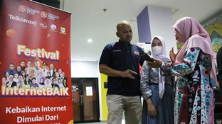 Awarding InternetBAIK Heroes dan webinar penutup “Menjaga Kesehatan Mental Keluarga di Era Digital” di Bandung (foto/ist)